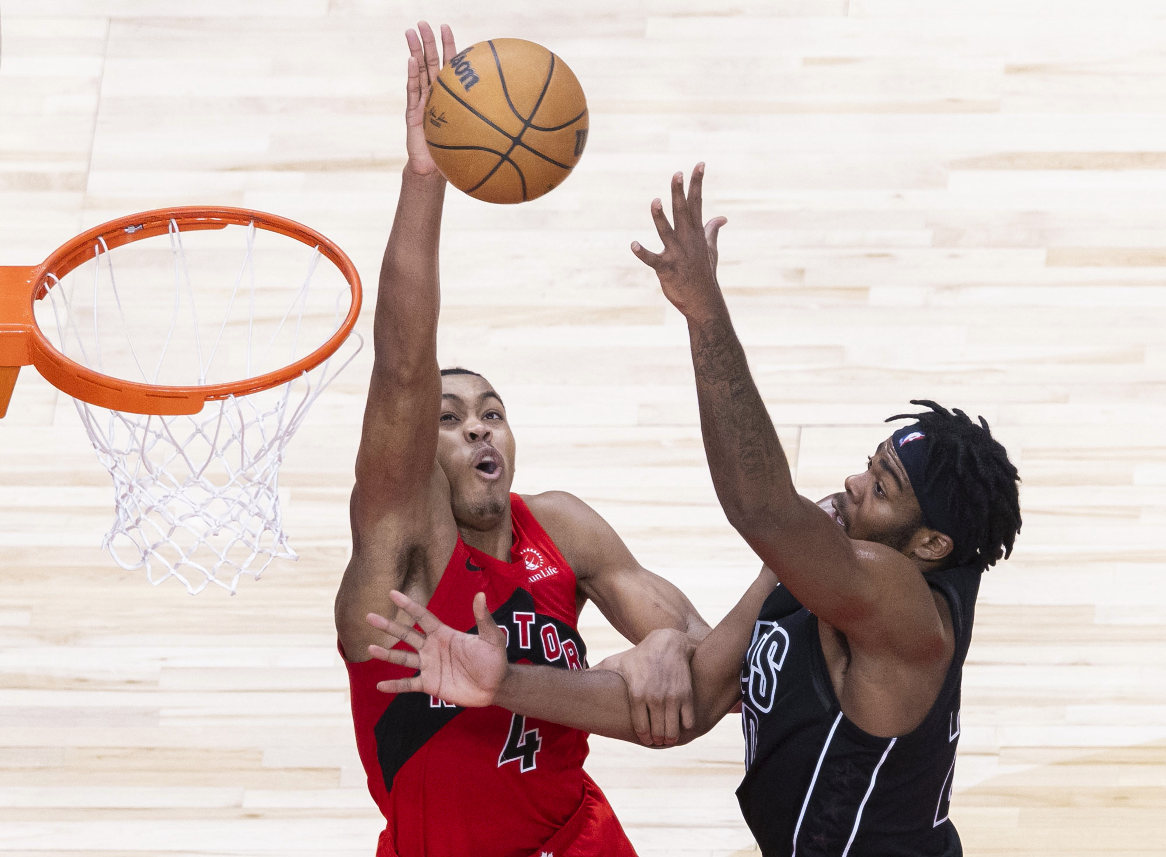 关于猛龙主场不敌对手，输掉关键比赛的信息