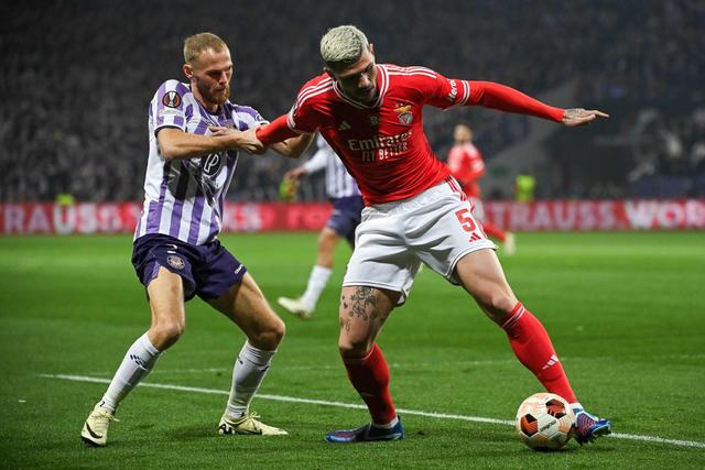 开云体育在线-图卢兹球员表现出色，球队展现团结