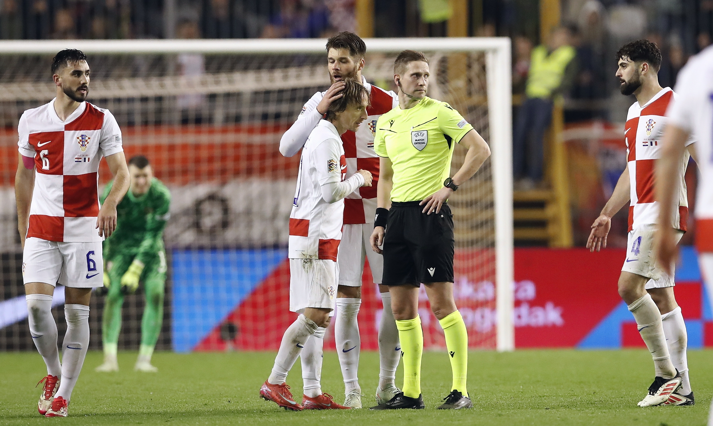 克罗地亚队狂胜，闯入下一轮比赛