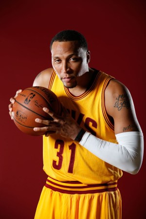 骑士主帅荣获个人奖项，球队士气大振的简单介绍