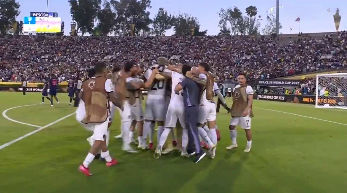 开云体育-包含世界冠军诞生，疯狂庆祝场面温情的词条