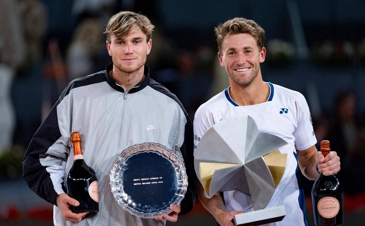 包含世界冠军诞生,疯狂庆祝场面温情的词条 包含世界冠军诞生,疯狂庆祝场面温情的词条