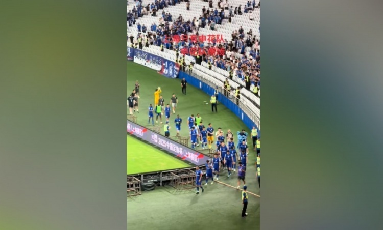 开云平台-包含忠诚球迷！全场喊声助威团队取得胜利的词条