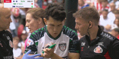 谢菲联快速反击，逆转战局取胜