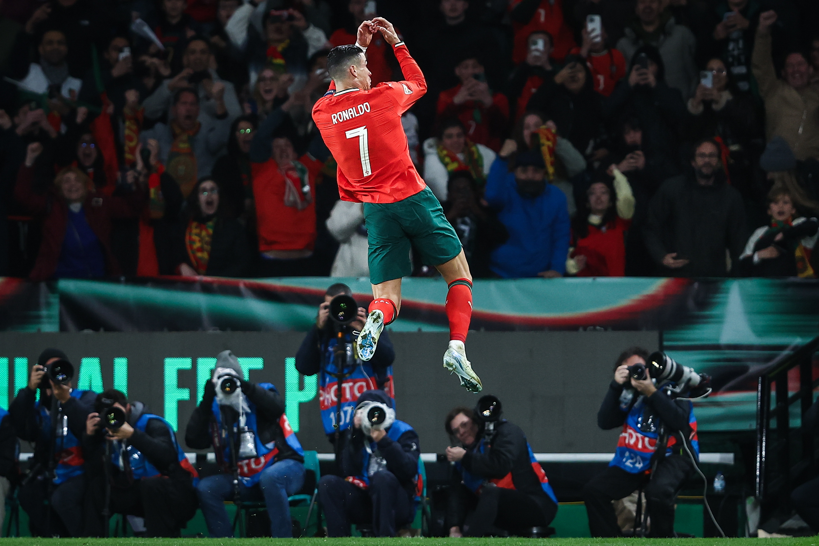 葡萄牙遭多特蒙德球员绝杀，遗憾止步四强