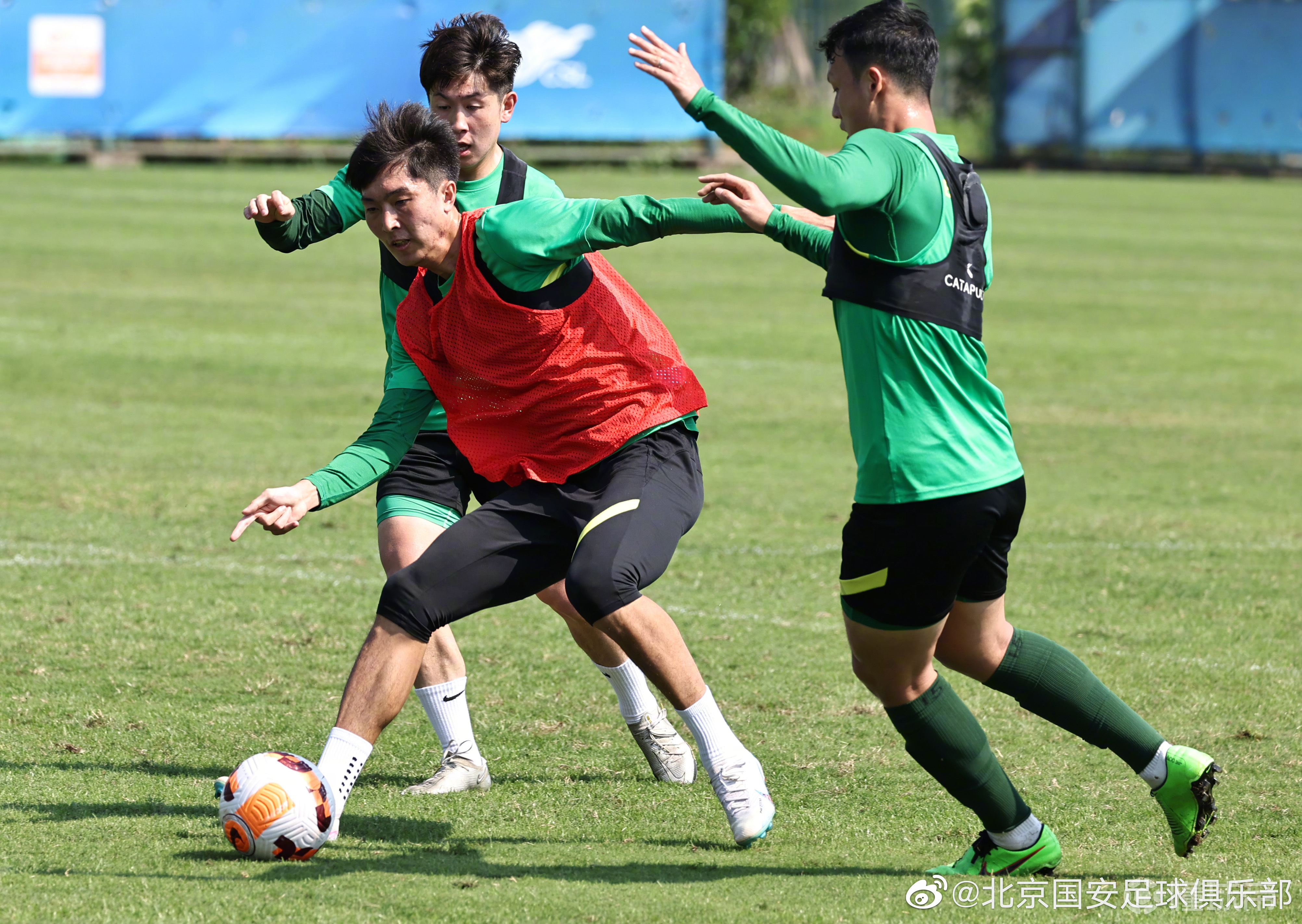 包含艰苦比赛背后,教练阵容调整引发热议的词条 包含艰苦比赛背后,教练阵容调整引发热议的词条