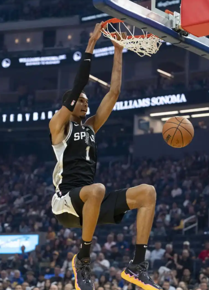 马刺老将再次证明自己,重新发挥精彩表现 马刺老将再次证明自己,重新发挥精彩表现