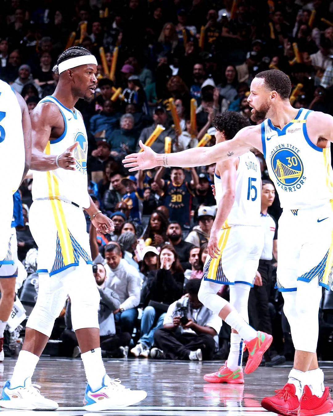 勇士险胜猛龙，库里率队攻防两端发挥关键作用