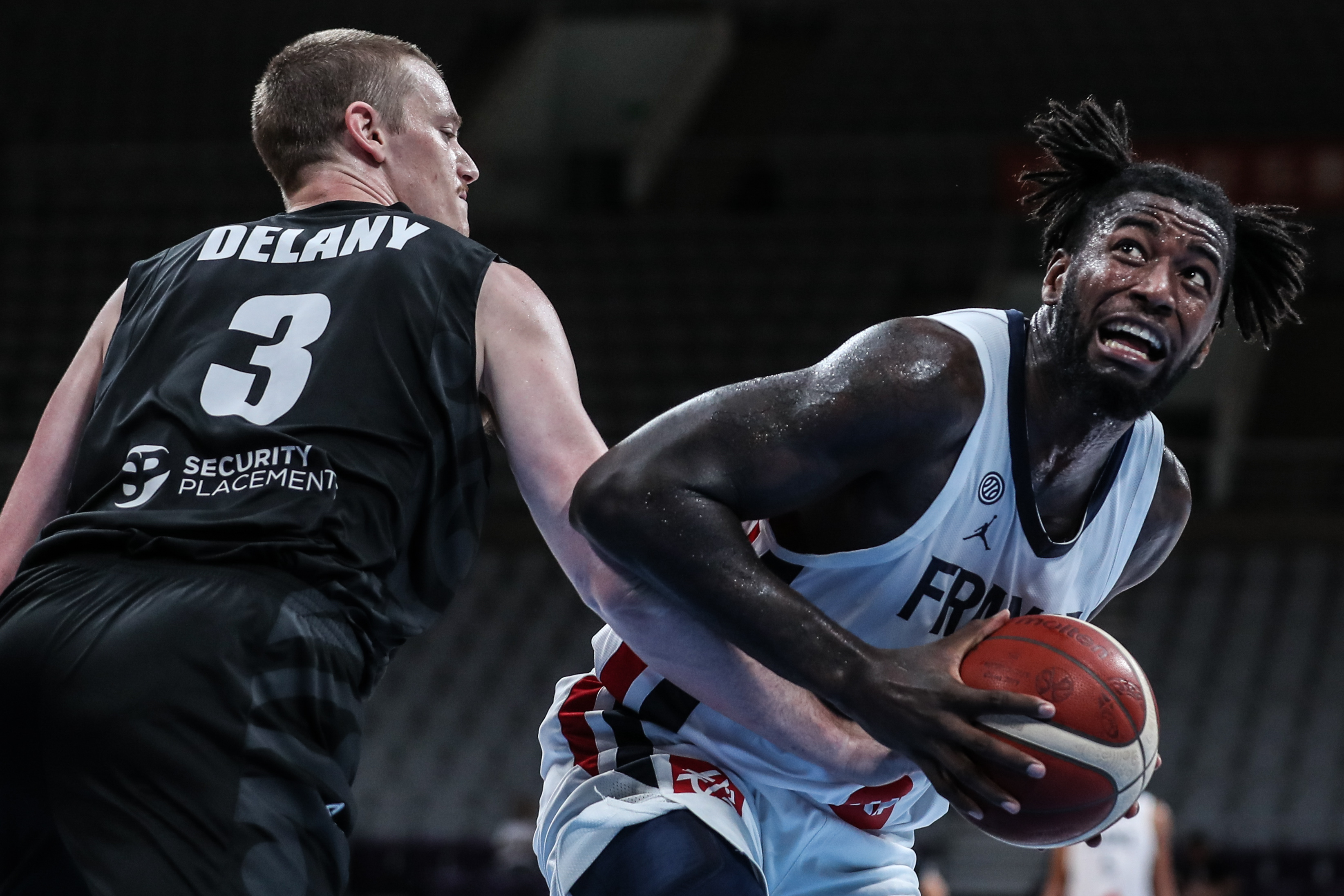 新西兰篮球队表现不俗，迈向决赛