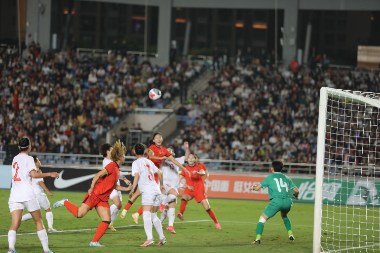 关于越南女足吸引眼球，多项赛事持续进行的信息