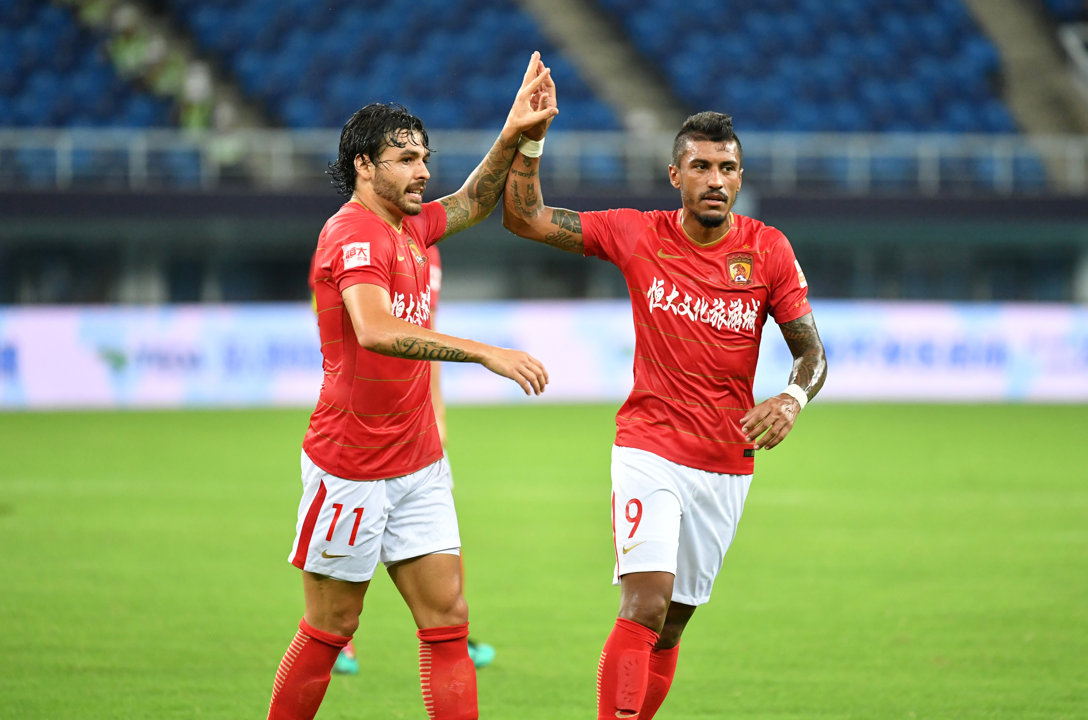 广州恒大取胜天津泰达，稳坐榜首位置