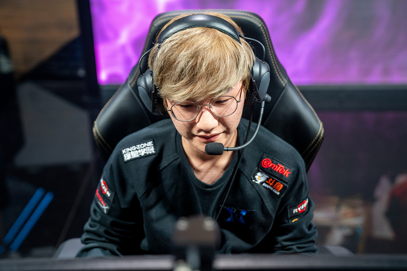 包含FNC鏖战RNG，Peanut打出惊人五杀宿命之战小组赛，让粉丝疯狂欢呼的词条