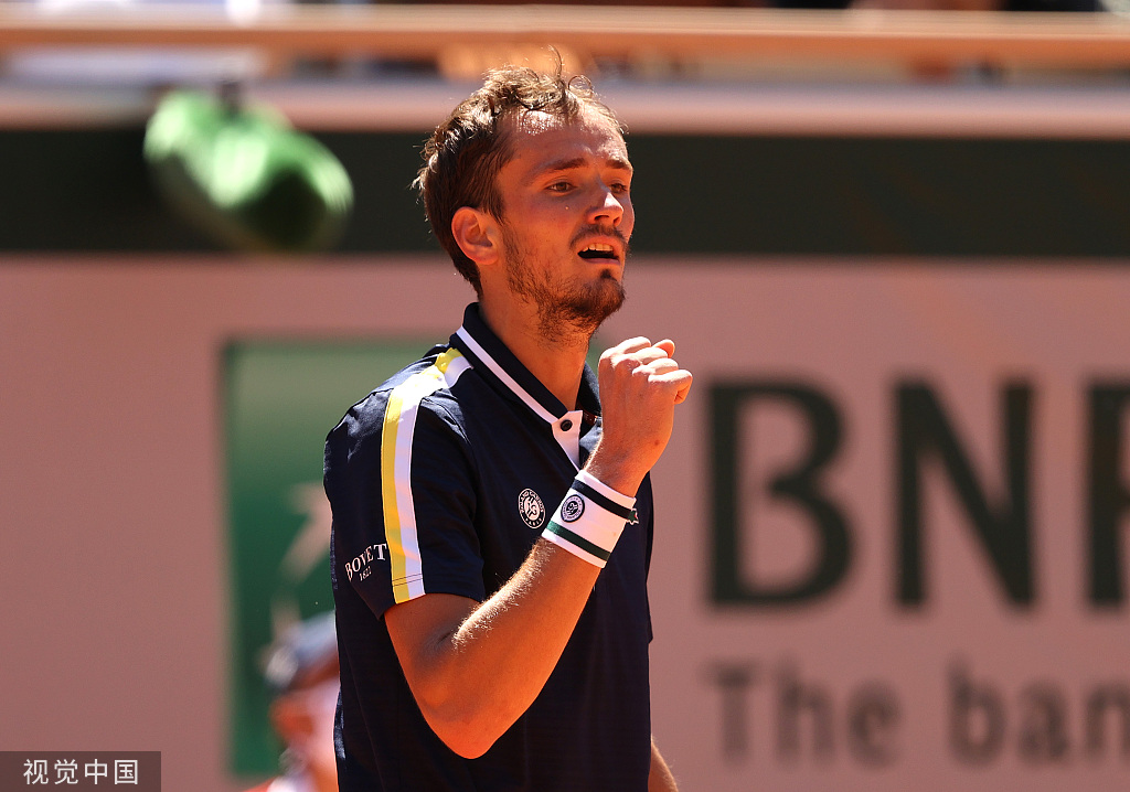 法网鏖战戴维斯杯，梅德韦杰夫扛起全队