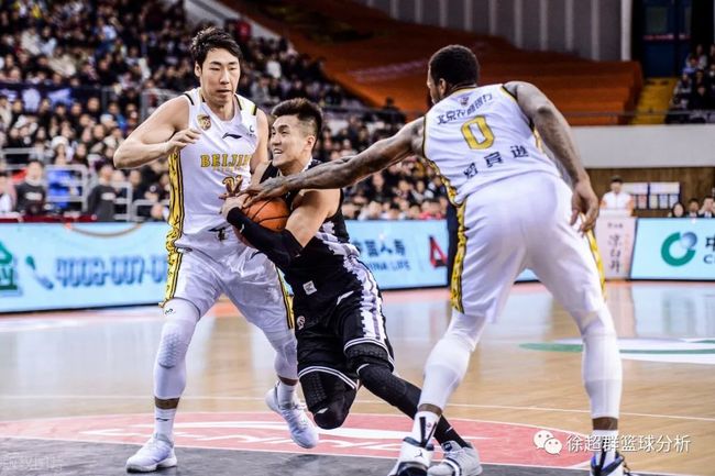 青岛队鏖战灰熊，郭艾伦带队取胜