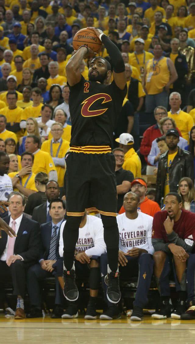 开云体育-尼克斯轻取四川队，欧文高光表现